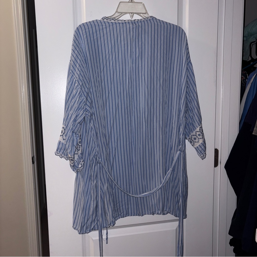 In Bloom Light Blue Striped Robe Size: M/L - Picture 5 of 5